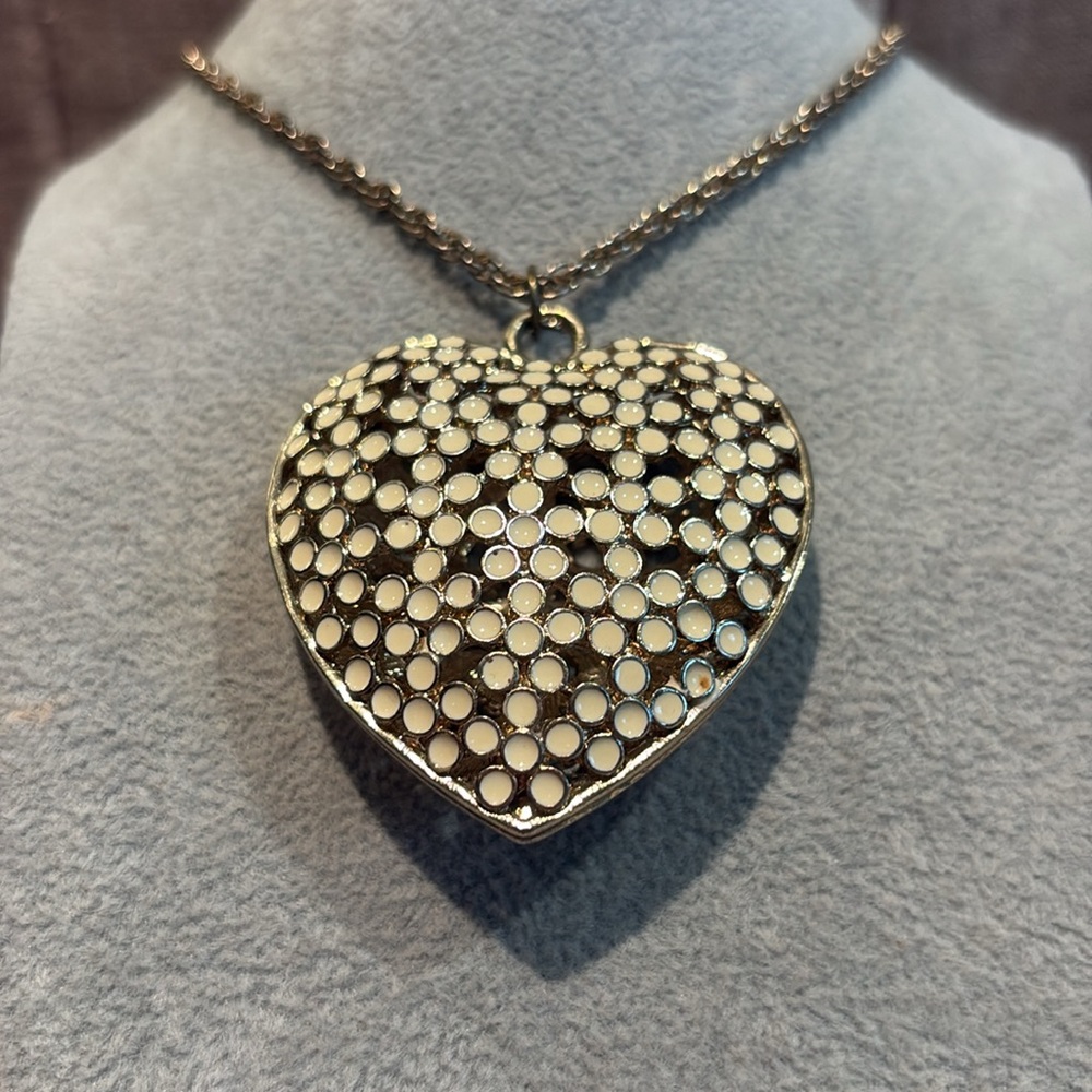 Vintage 90’s Kate Spade Unmarked Heart Pendant Necklace - Picture 7 of 7